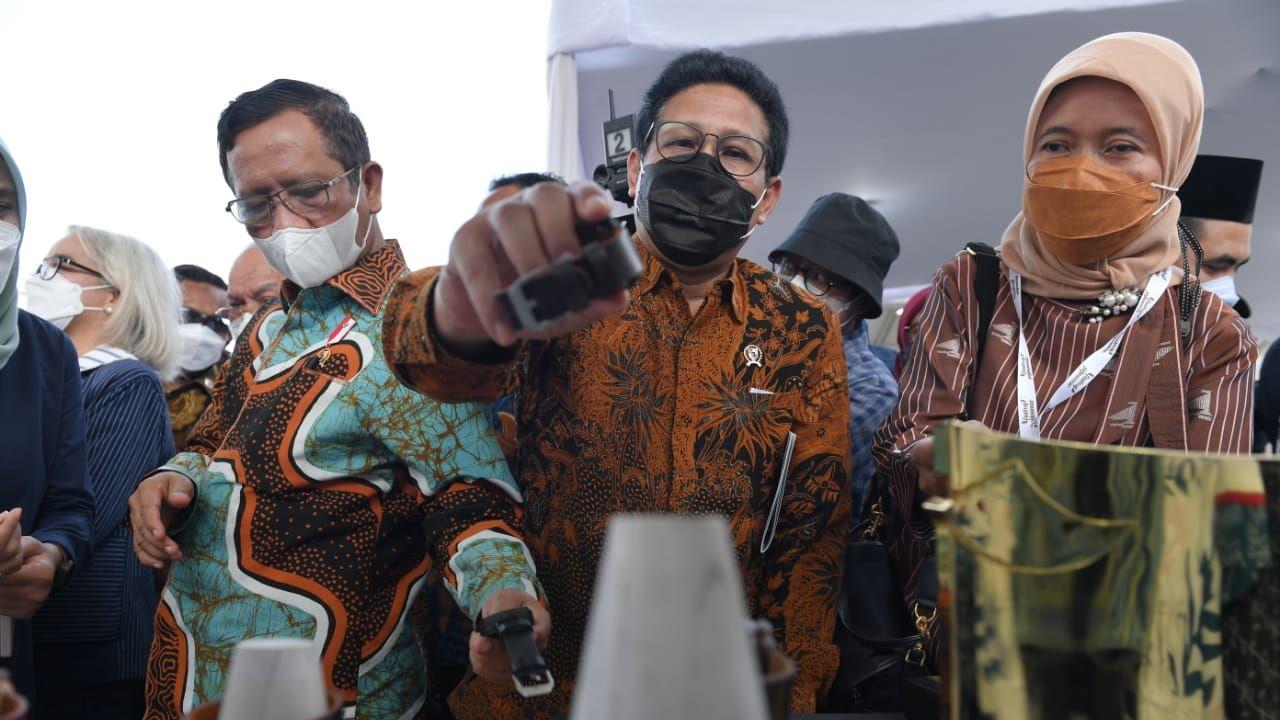 Hadiri Festival Joglosemar, Gus Menteri Beli Jam Tangan Kayu