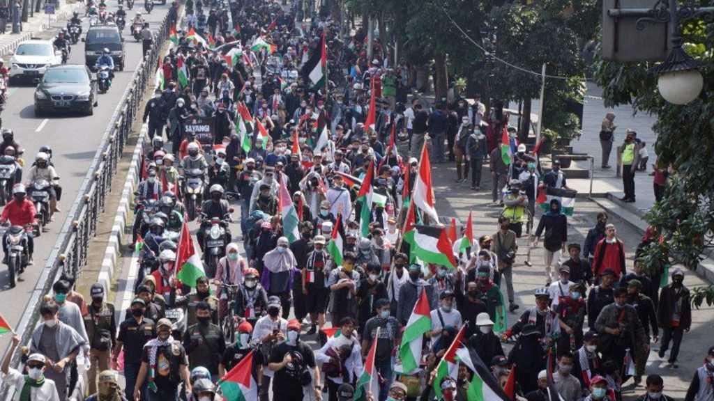 Aksi Solidaritas Palestina, Ribuan Warga Bandung Tumpah Ruah di Jalan Asia Afrika