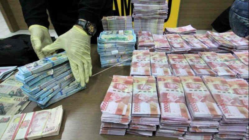 Uang Palsu Rp1 Miliar Dijual ke Warga Kampung Rp5 Juta, Pelaku Dicokok Polisi