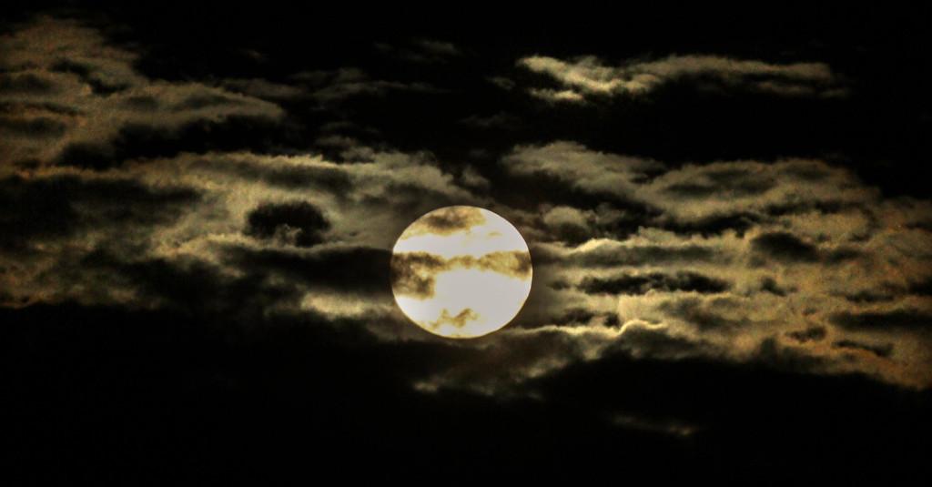 Super Blood Moon Sore Ini, Simak Panduan Salat Gerhana Menurut Kemenag