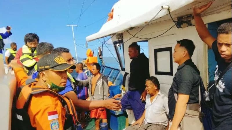 Tim SAR Evakuasi KM Karya Indah, Seluruh Penumpang Selamat