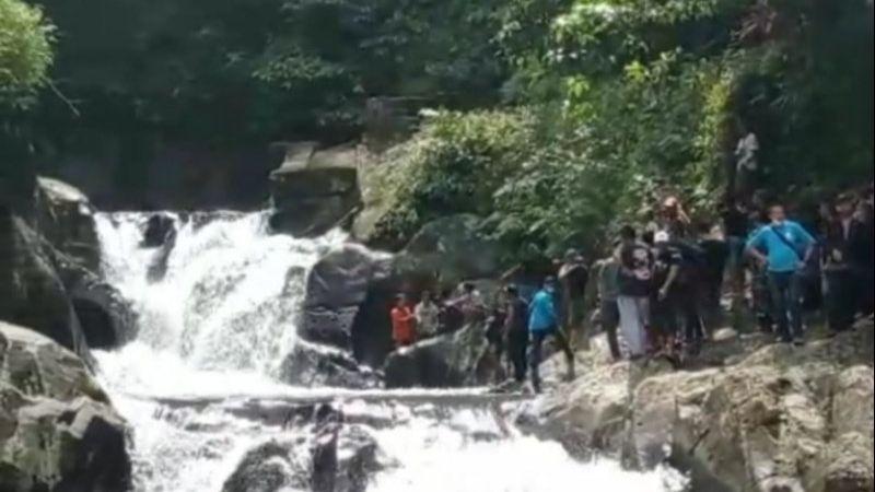Terpeleset Saat Selfie di Curug Rahong Garut, Dua Remaja Bandung Ditemukan Tewas