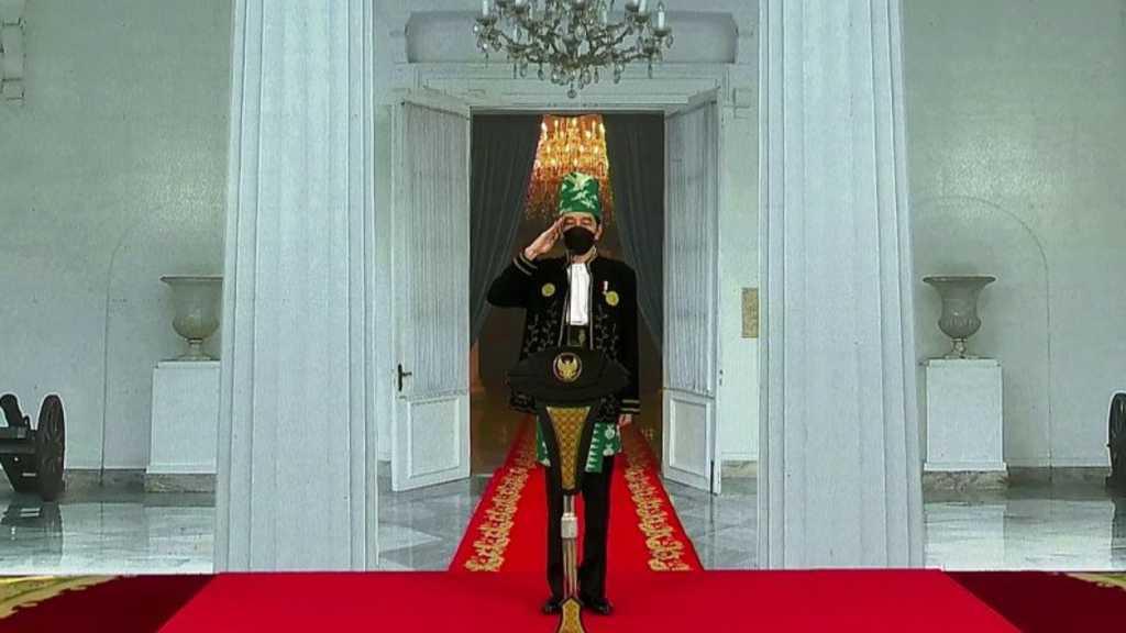 Pimpin Upacara Hari Pancasila, Jokowi Kenakan Baju Adat Tanah Bumbu