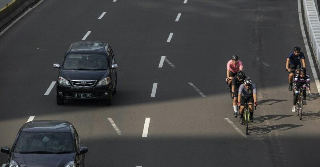 Mulai Hari Ini Polisi Tertibkan Pesepeda Keluar Jalur di Jakarta