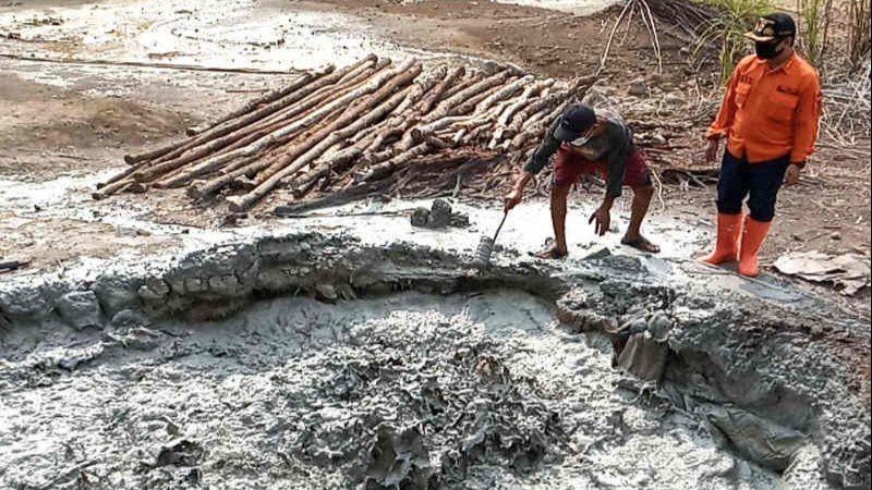 Lumpur Berbau Minyak Tanah Menyembur di Cirebon, Dinas ESDM Jabar Teliti Sampelnya