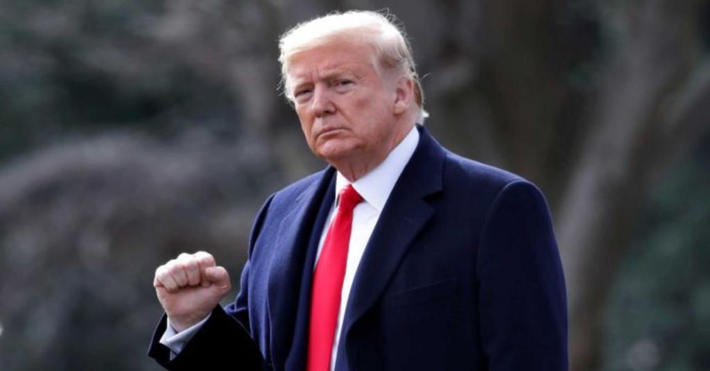 Akun Facebook-nya Blokir Selama 2 Tahun, Donald Trump Ancam Mark Zuckerberg