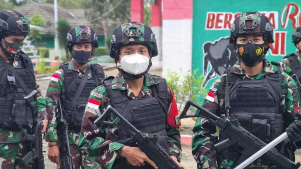 Warga Serahkan Senpi dan Ratusan Amunisi ke Satgas Pamtas RI-Timor Leste, Dapat dari Mana?