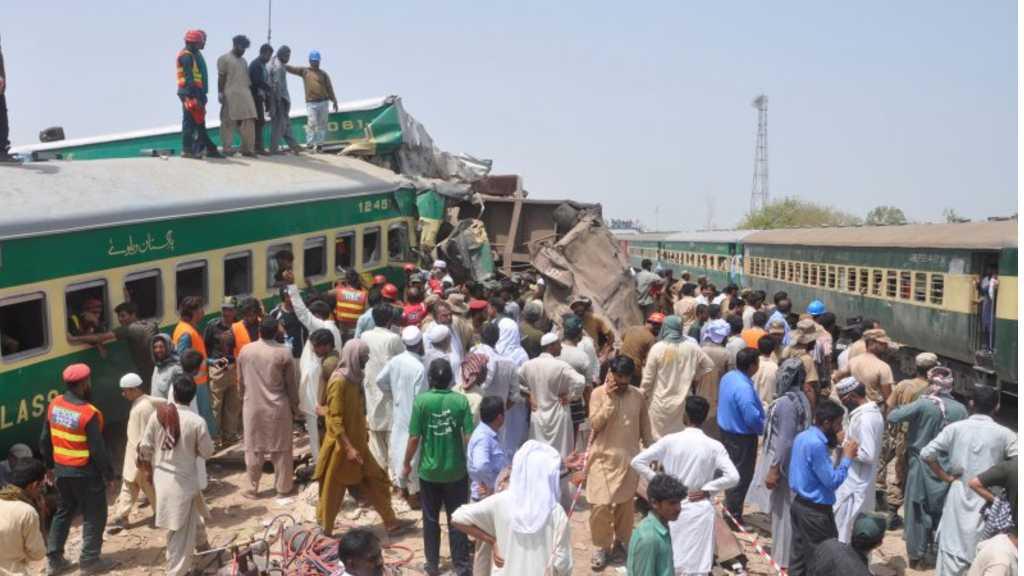 Tabrakan Dua Kereta Penuh di Pakistan Tewaskan 30 Orang