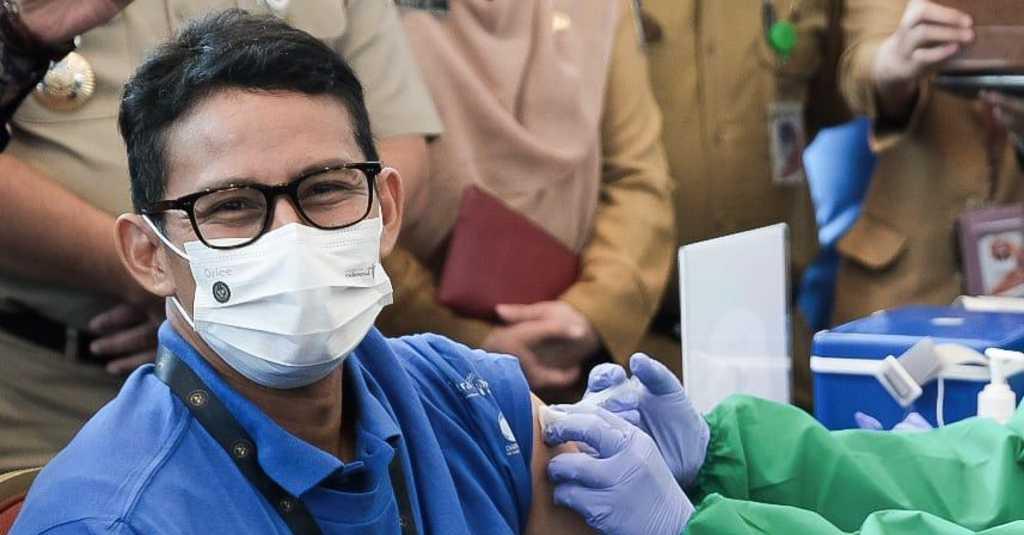 Menparekraf Bersama 3.300 Pelaku Parekraf Jalani Vaksinasi COVID-19