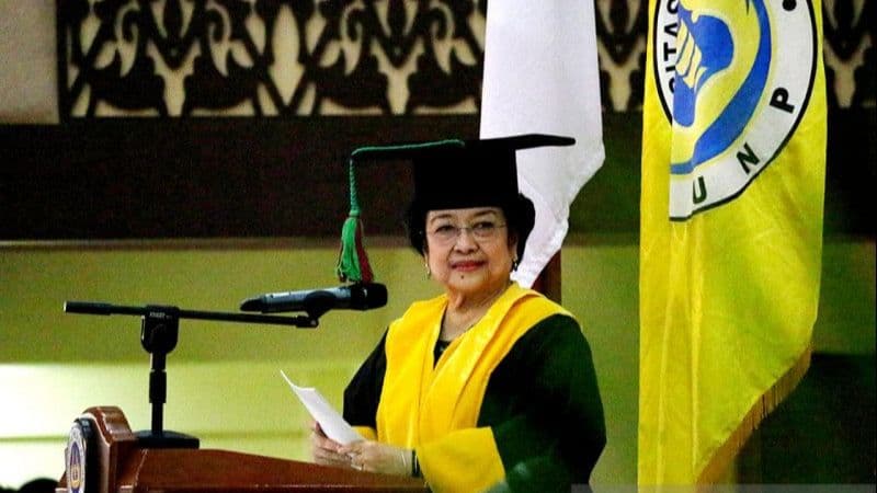 Puja-Puji Guru Besar UI untuk Seorang Megawati