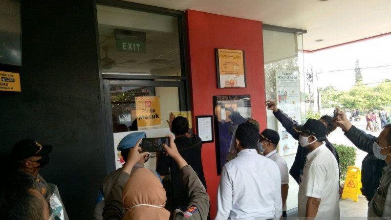 Gara-gara Kerumunan Antrean BTS Meals, Satpol PP Segel 2 McDonald's di Bandung
