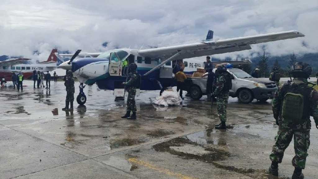 Teror KKB, Satu Kompi Anggota TNI-Polri Siaga di Bandara Aminggaru Ilaga Papua