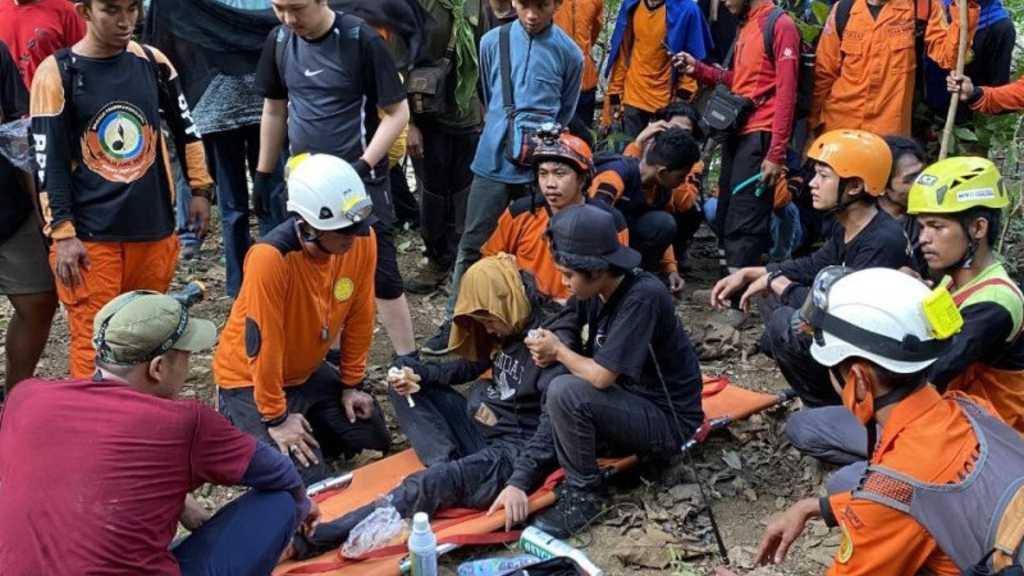 Detik-detik Pendaki Wanita Asal Makassar Ditemukan Selamat Usai 4 Hari Hilang, Begini Kondisinya