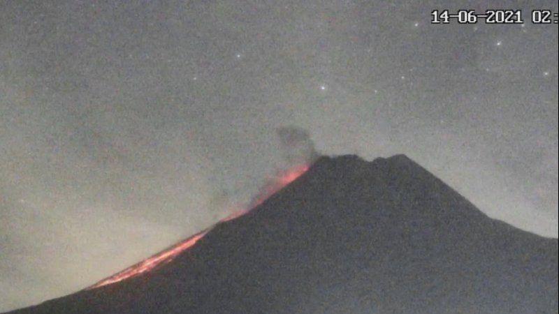 Senin Dini Hari Gunung Merapi Luncurkan Awan Panas Guguran Sejauh 1,6 Km