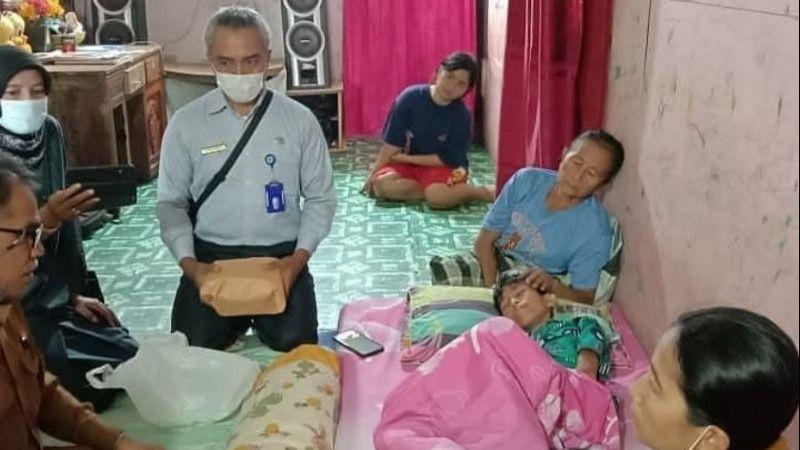 Seorang Murid SD Sakit Tumor, Teman dan Kepsek Berdonasi Rp24,5 Juta
