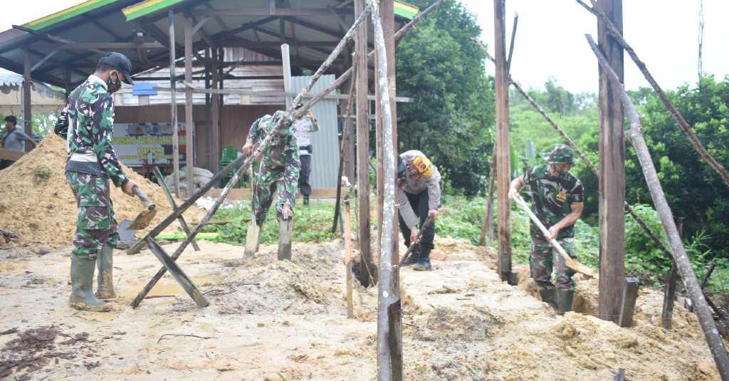 Tim TMMD Bantu Warga Miskin Rehab Rumah
