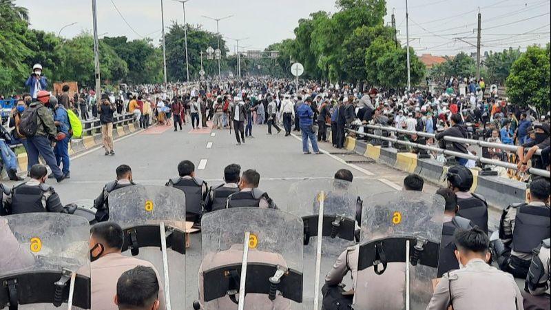 Vonis untuk Habib Rizieq Sudah Diketok, Massa Pendukung Bubar dengan Tertib