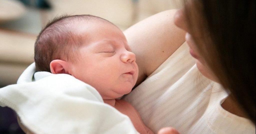 Jangan Khawatir Bun, Para Ibu yang Positif Covid-19 Boleh Menyusui Anaknya, tapi...