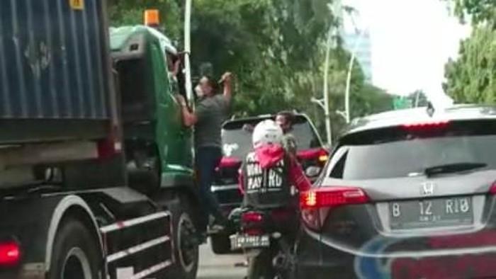 Pengemudi Pajero Arogan Diciduk, Ternyata Bukan Anggota TNI/Polri, tapi Kerjanya di Tengah Laut