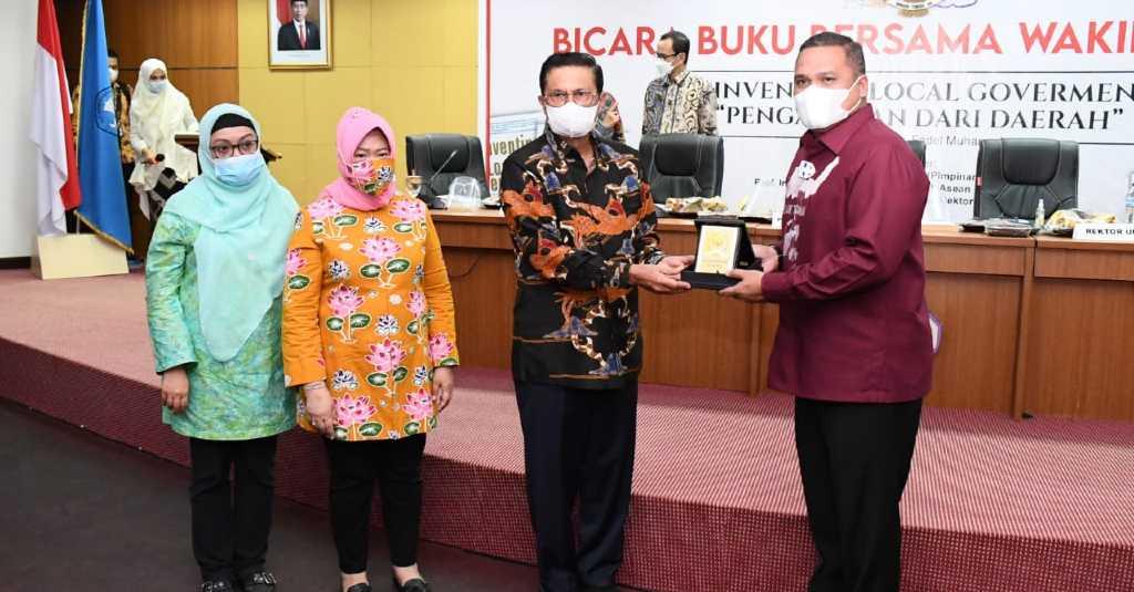 Pengalaman Empirik Fadel Muhammad Membangun Gorontalo dalam Sebuah Buku