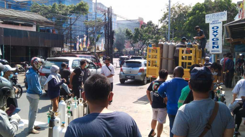 Kasus COVID-19 Meledak, Harga Isi Ulang Tabung Oksigen di Jakarta Melonjak