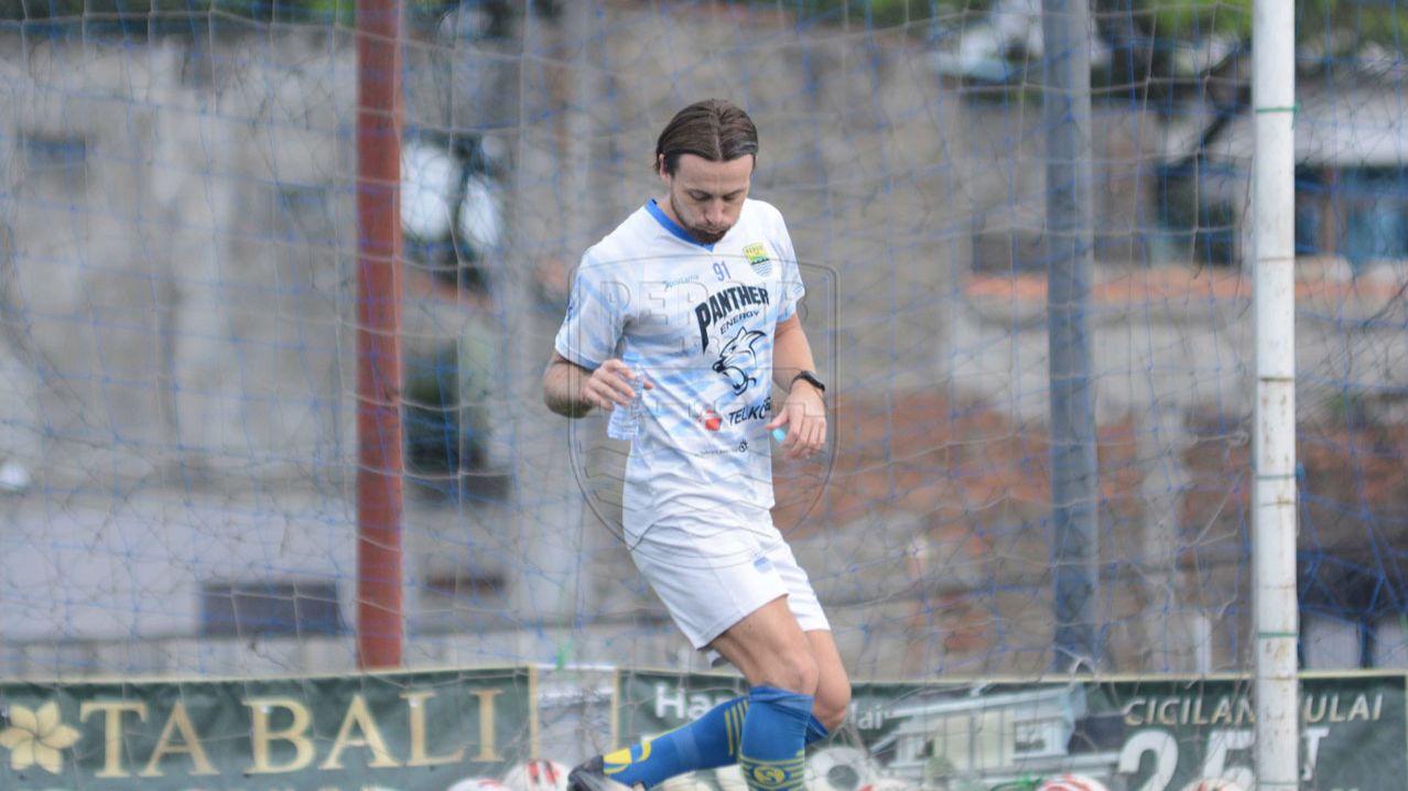 Penampakan Latihan Perdana Marc Klok Bersama Persib