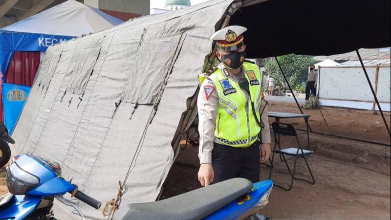 Geber Motor karena Tak Terima Penyekatan, Pria Ini Ternyata Tak Punya SIM dan STNK, Apes Deh Ditilang