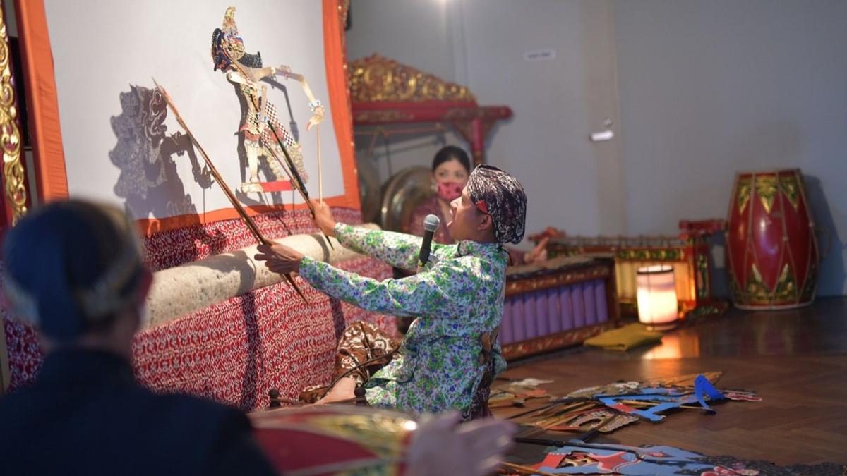 Wayang Kulit Berbahasa Jepang Bikin Warga Tokyo Terpesona