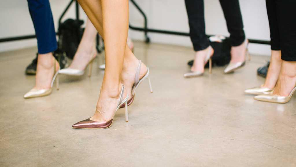 Militer Perempuan di Ukraina Pakai High Heels, Kementerian Pertahanan Tuai Kecaman