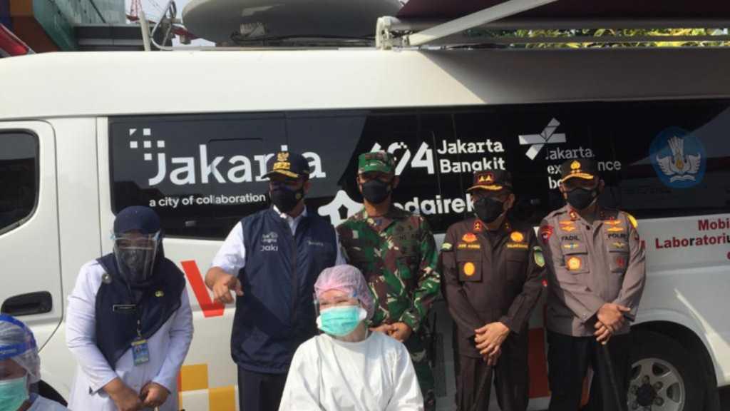 Warga Jakarta Patut Bersyukur, Anies Kerahkan 16 Mobil Bantu Vaksinasi di Permukiman Padat Penduduk
