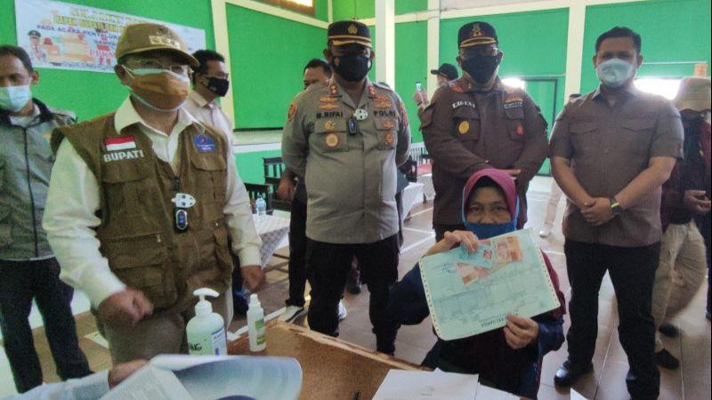 Warga Diimbau Berani Laporkan Jika Ada Pemotongan Dana Bansos, Bupati: Jangan Macam-macam!