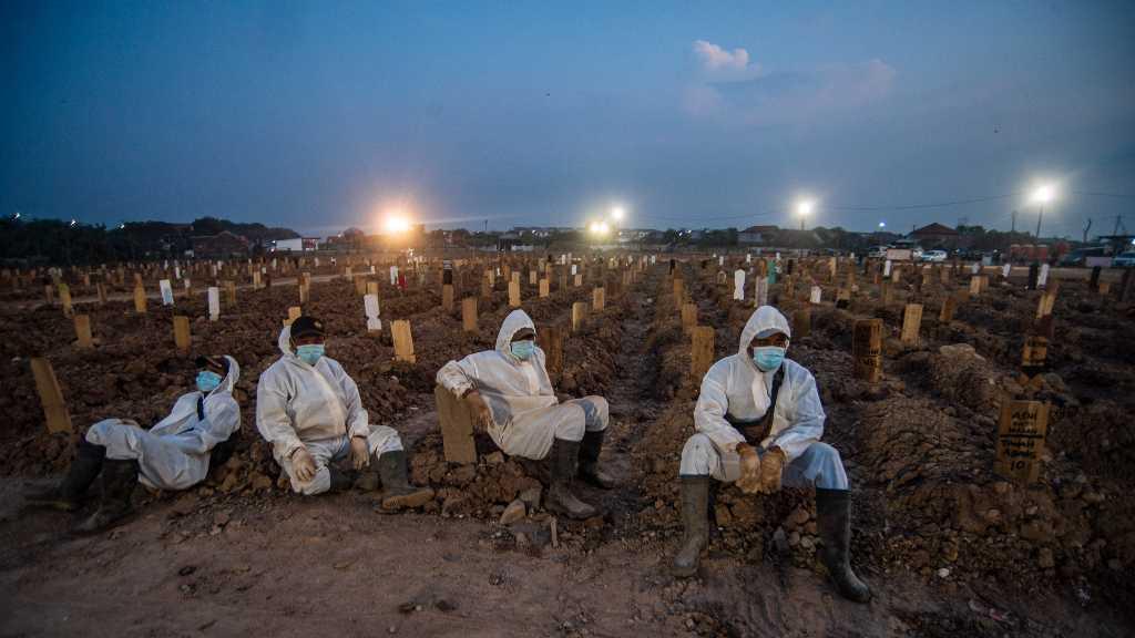 'Kematian Akan Terus Bertambah': Kuburan di Indonesia Kini Semakin Padat