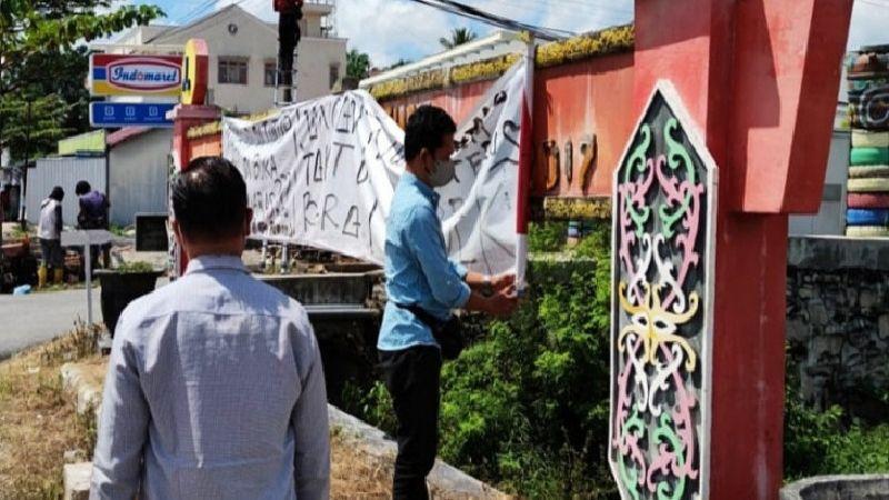 Beredar Spanduk Provokatif Tak Percaya Covid-19, Polisi Buru Pelaku Pemasang