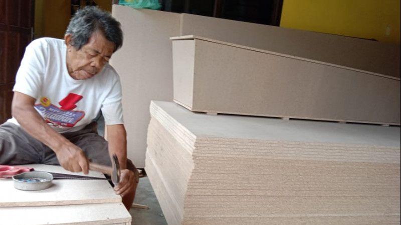 Bikin Kaget, Ternyata Permintaan Peti Mati di Tulungagung Juga Meningkat