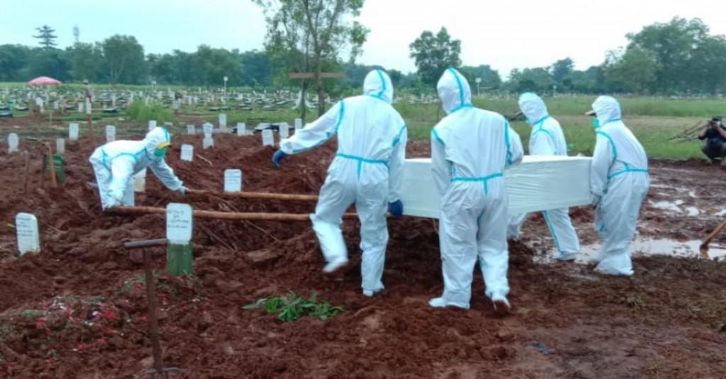 Cerita Pilu Petugas Pemakaman Bekasi, Kuburkan Puluhan Jenazah COVID-19 Setiap Hari