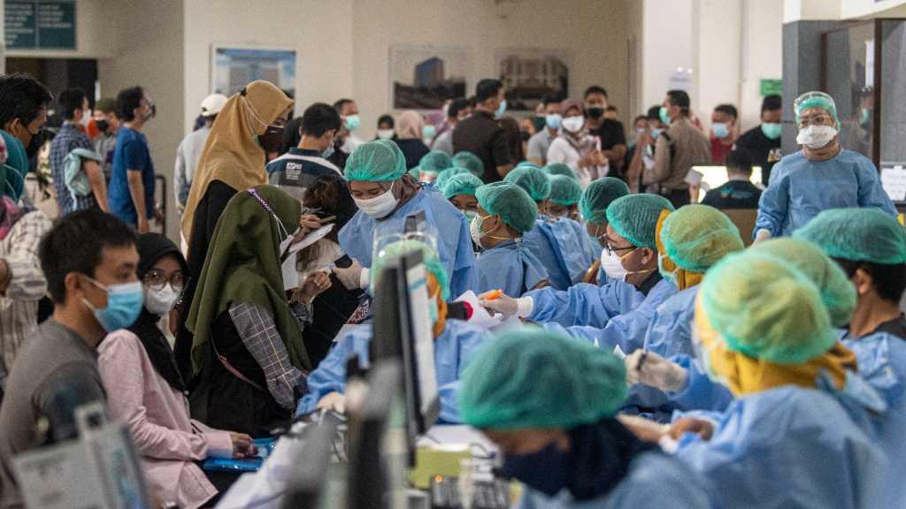 Kasus Meningkat, Dokter di RI Gugur Hampir Setiap Minggu: 'Indonesia Sekarang Penuh dengan Covid'
