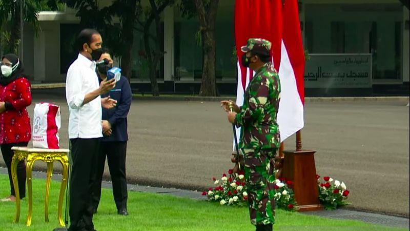 Bagikan Paket Obat-Vitamin untuk Pasien Isoman Covid-19, Presiden Jokowi Perintahkan Jajarannya Awasi Ketat