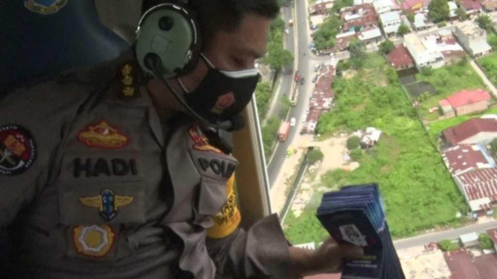 Polda Sumut Sebar Ribuan Brosur Prokes Pakai Helikopter di Medan, Apa Alasannya?