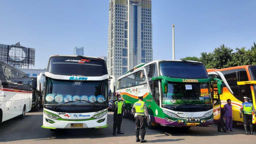 Hindari PPKM Darurat, Puluhan Bus AKAP Gunakan 'Terminal Bayangan'