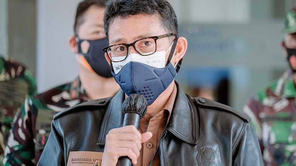 Dukung Percepatan Vaksinasi, Menparekraf Tinjau Sentra Vaksinasi di SESKO AU Lembang