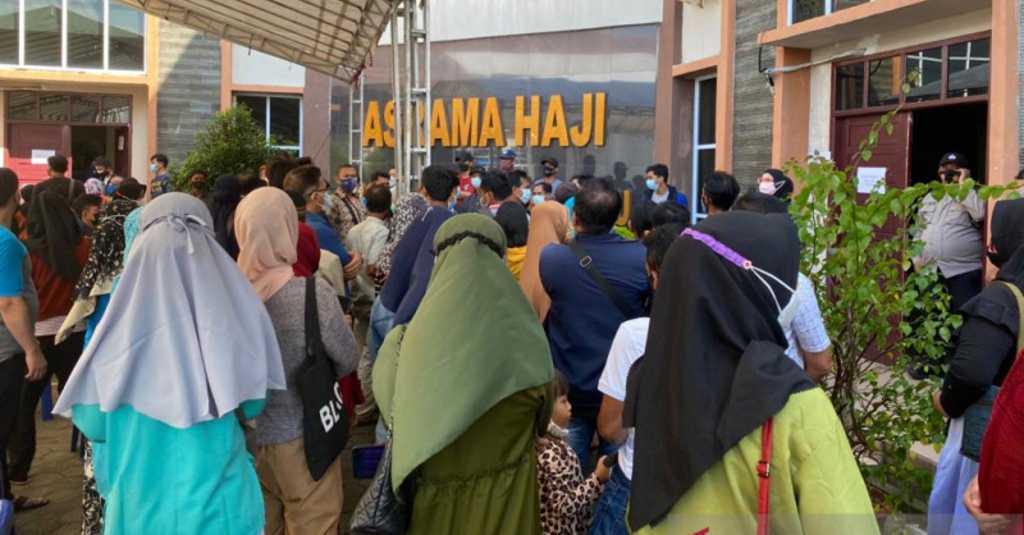 Vaksinasi di Tanjungpinang Ciptakan Kerumunan Hingga Diwarnai Ketegangan