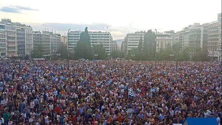 Negara Eropa Ini Diguncang Ribuan Orang Demo Tolak Vaksin untuk Tenaga Kesehatan, Bentrokan Pecah, Bom Molotov Beterbangan