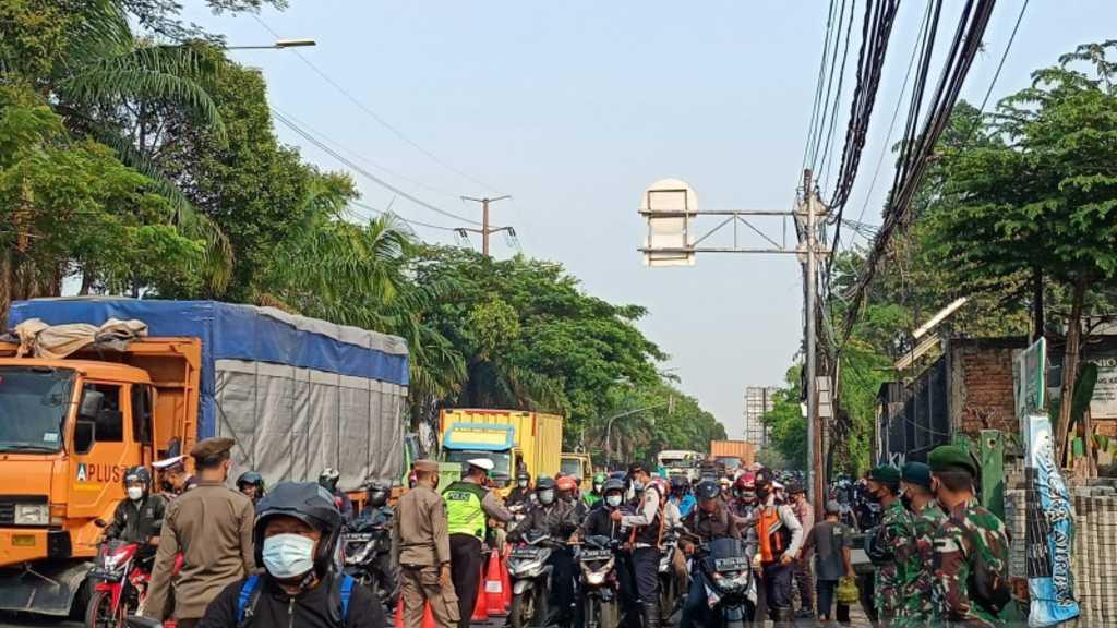 PPKM Level 3-4 Diperpanjang, Bagaimana Hari Pertama Penyekatan ke Ibu Kota?