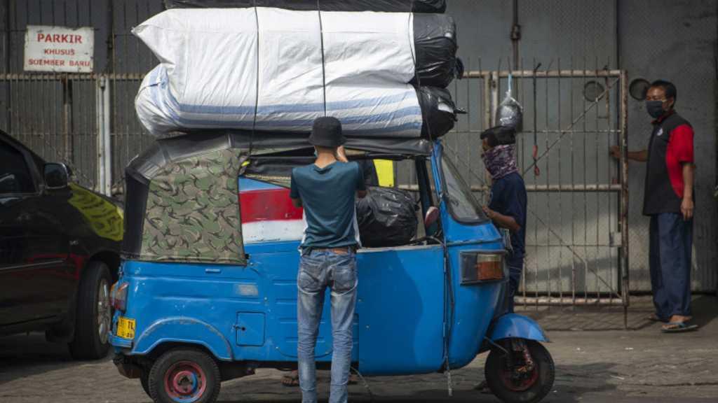 Ibu-ibu Perhatian... Belanja ke Pasar Tanah Abang Kini Wajib Tunjukkan Kartu Vaksinasi!