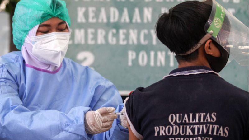 Vaksinolog Bilang Vaksin COVID-19 Tetap Bisa Lindungi Tubuh Meski Antibodi Turun!