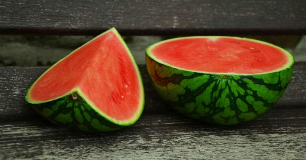 Cegah Dehidrasi Saat Pandemi dengan Mengonsumsi Makanan dan Minuman Ini