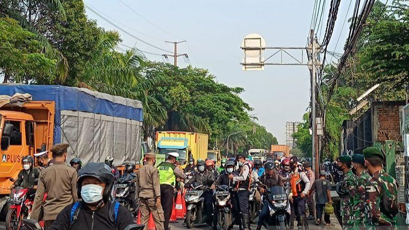Polisi Tetap Periksa STRP di Pos Penyekatan saat Perpanjangan PPKM