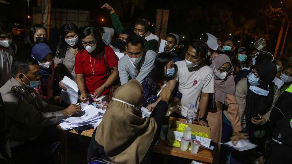 Jangan Khawatir, Pemerintah Pastikan Stok Vaksin COVID-19 Cukup untuk di Daerah