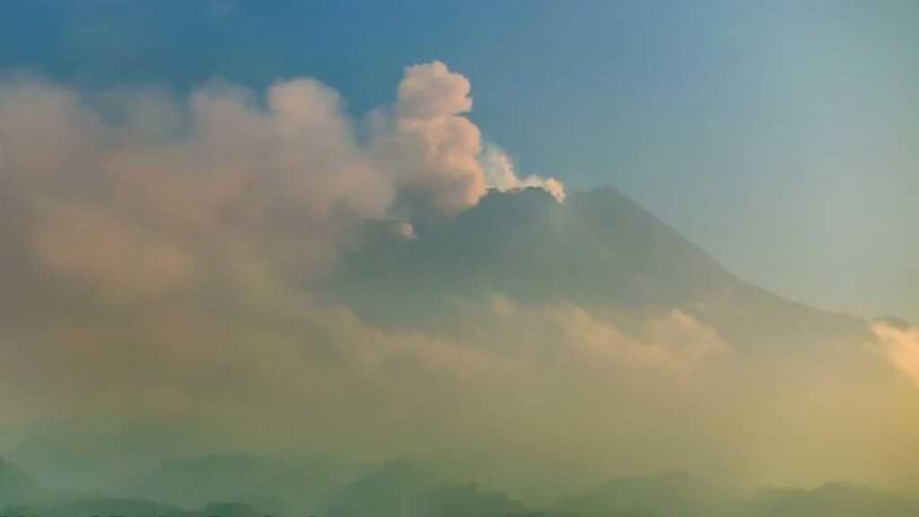 Gunung Merapi Erupsi, Magelang dan Boyolali Diguyur Hujan Abu