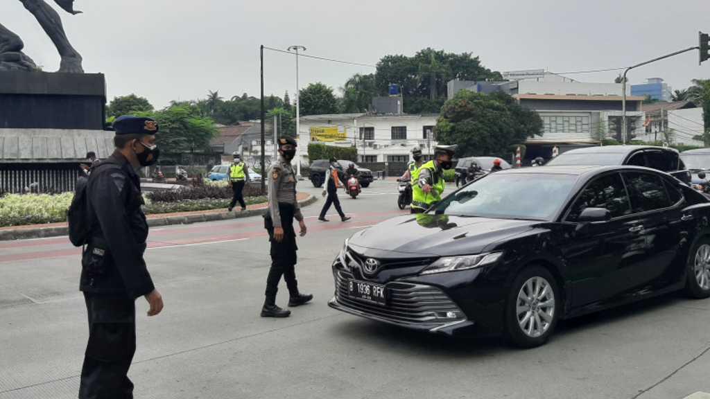 Langgar Ganjil-Genap, Ratusan Kendaraan di Jalan Sudirman Diputar Balik